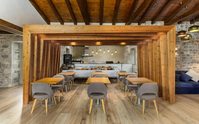 Trapela Limeni Luxury Suites