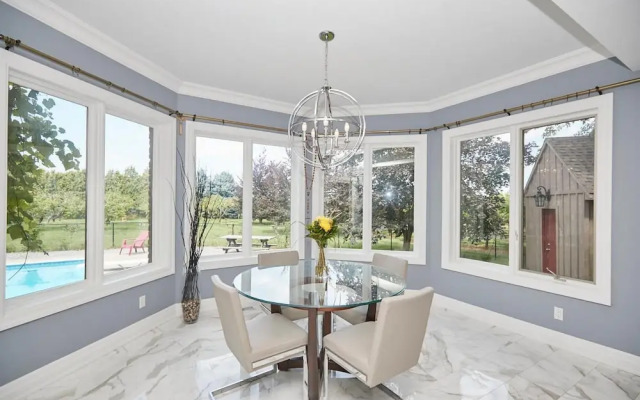 Gorgeous Victoria Villa w Private Pool Orchard