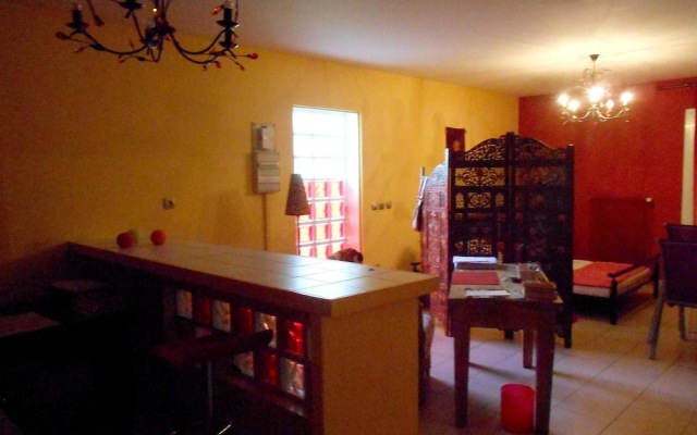 House With 8 Bedrooms In Villeurbanne, With Wifi