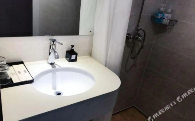 Chongqing Yingjia Hotel