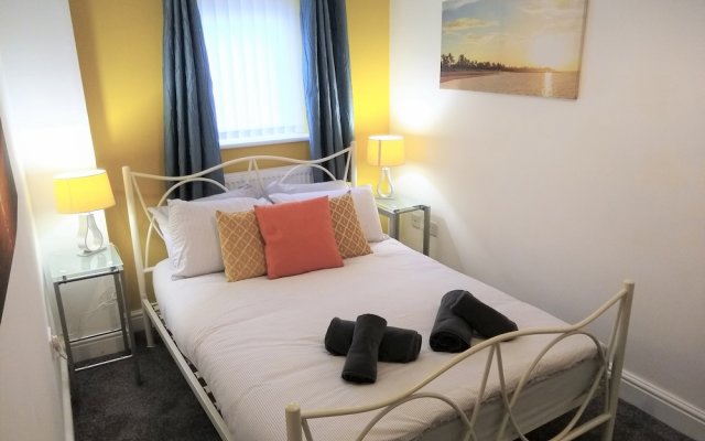 Modern Comfy 2-bedroom Flat in St Helens