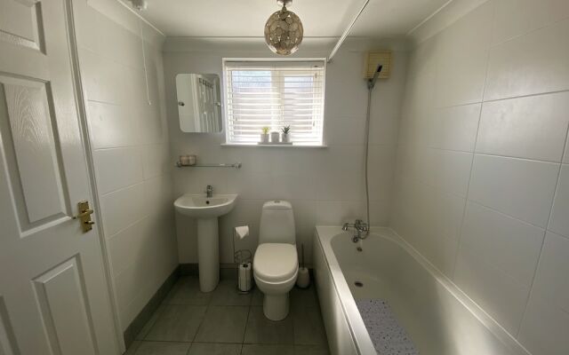 Stylish Apartment 16min from Stratford International