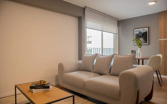 w Inviting 2BR w Balcony in Lively Miraflores