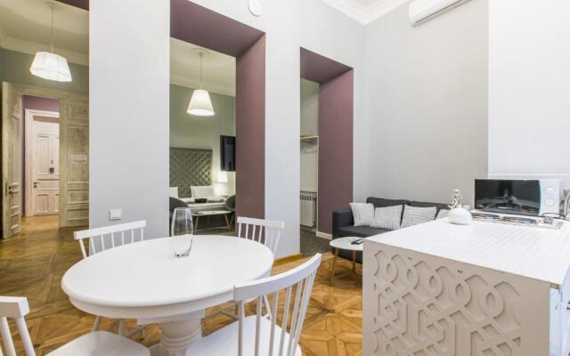 KuXoS Apartment On Machabeli Street