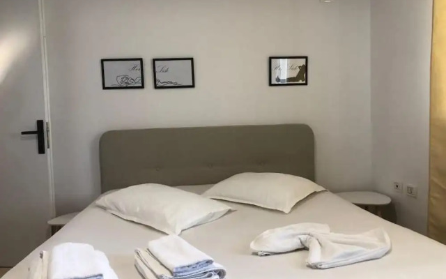 Tirent Apartment - Comfortable 1-Bedroom Stay in Fresku