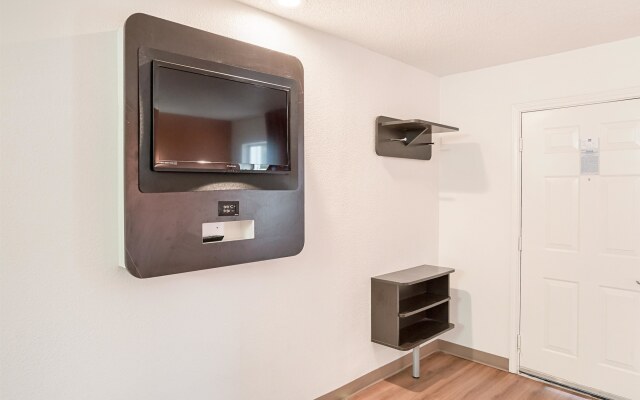 Motel 6 Grand Prairie, TX - Near Six Flags Drive