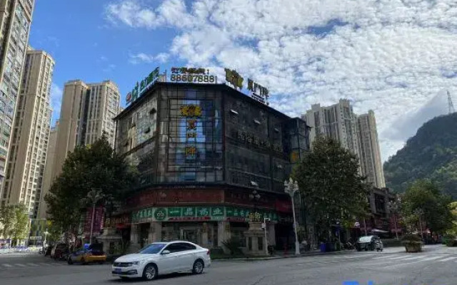 V Cafe Hotel