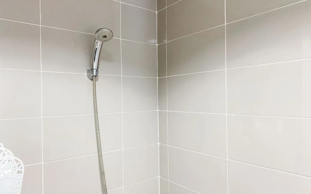 Good And Homey Studio Apartment At Springhill Terrace Residence