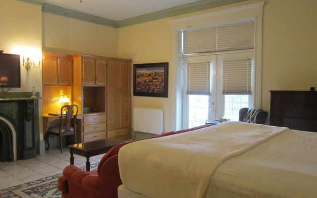 Chipman Hill Suites - Senator Dever House