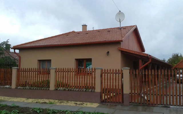 Tisza-Tavirózsa Vendégház