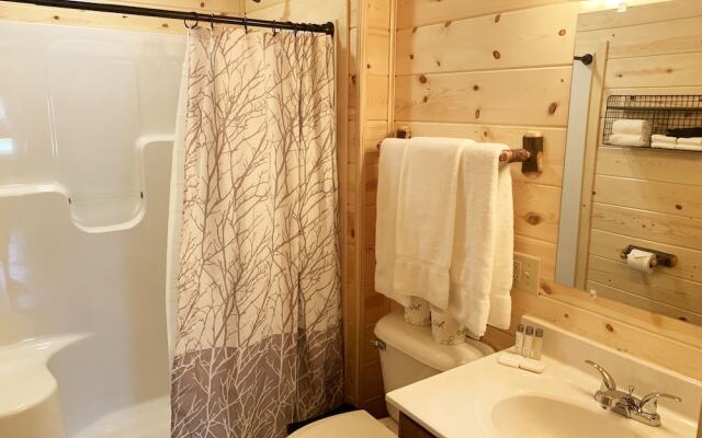 Cricket Hill Lodge & Cabins