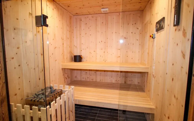 Luxury Chalet Pinzgauer Almhutte in Konigsleiten