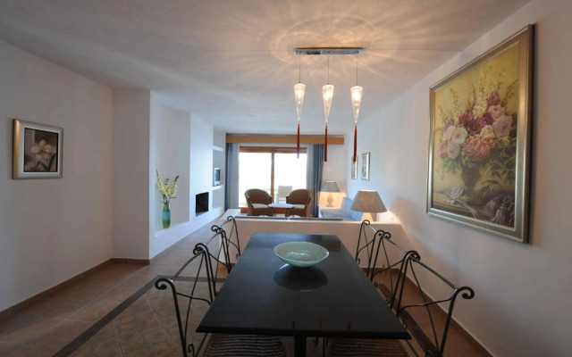Cape Kanapitsa Hotel & Suites