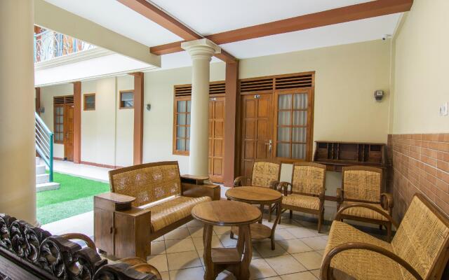 Super OYO 890 Dewi Fortuna Guest House
