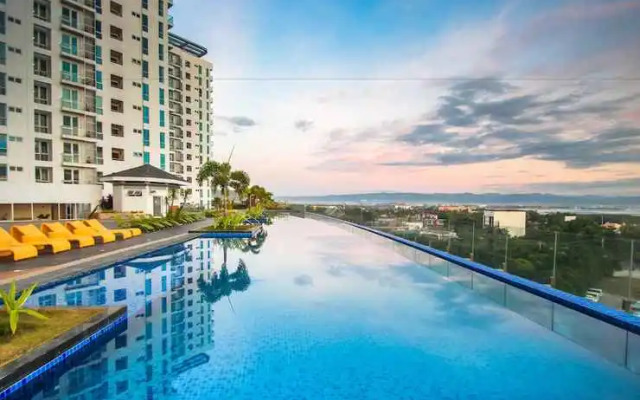 CSuites at 8 Newtown Residences