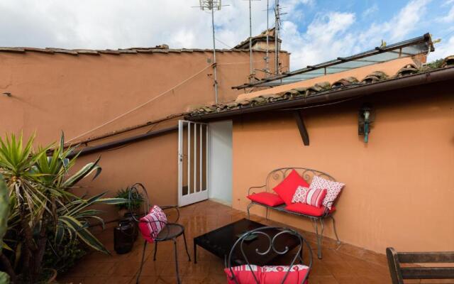 Amazing penthouse with private terrace in Trastevere