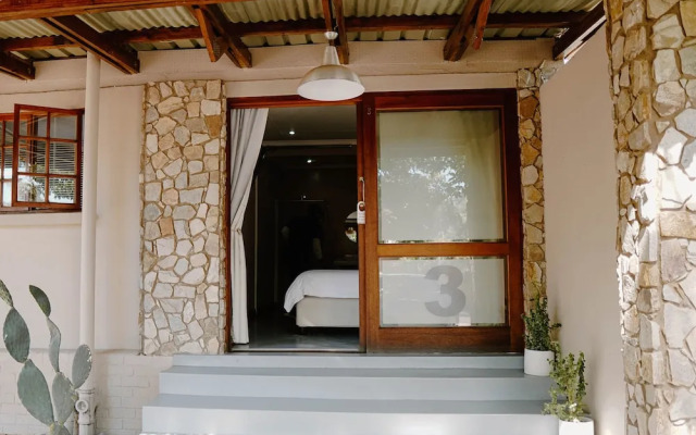 Lighthouse Guesthouse & Cafe