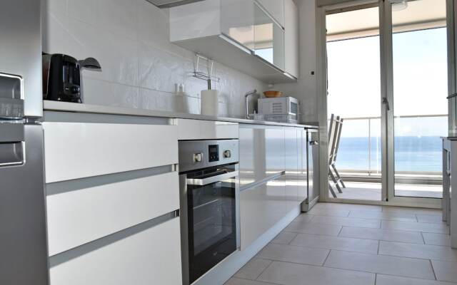 Apt with Sea View & Pool 5