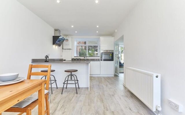 Host Stay The Pink House