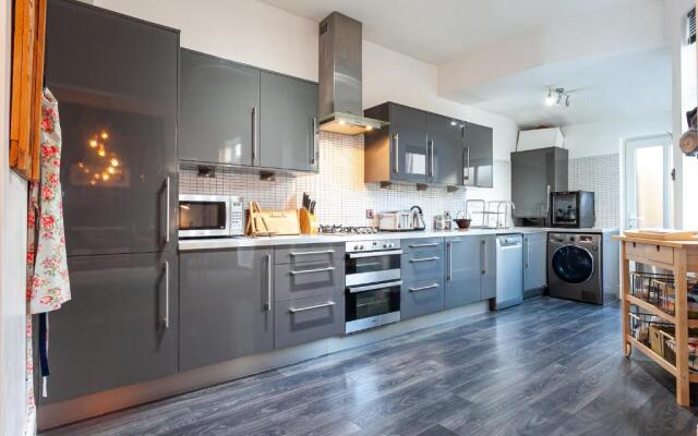 Large and Luminous Liverpool Home With Garden