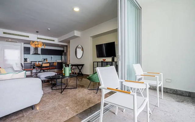 w Comfy 1BR w Fantastic Balcony in YOO