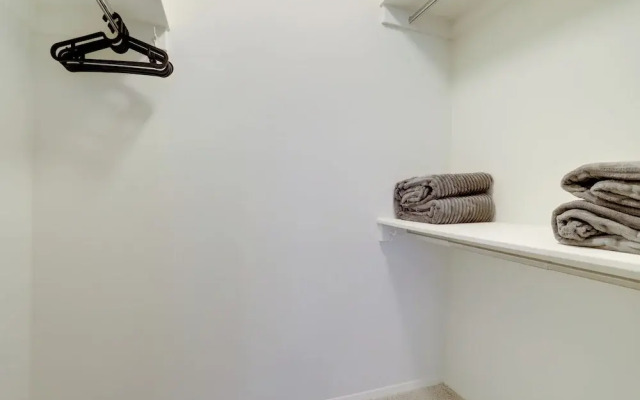 Modern 1BR Stay in Crystal City