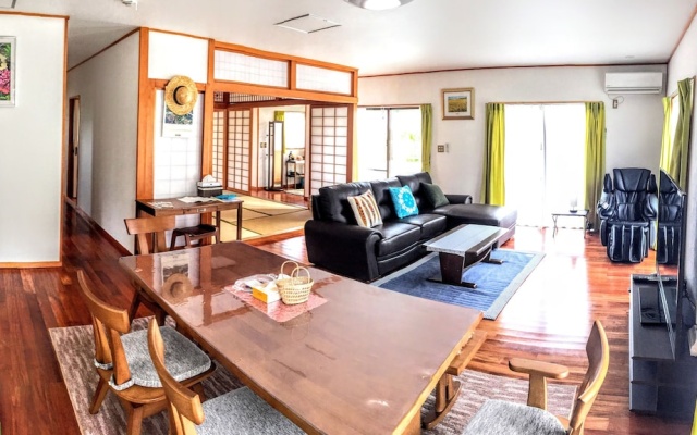 White House – Guest Rooms – Onna