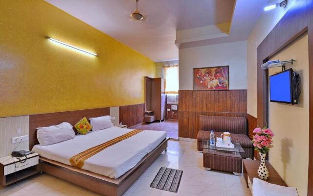 Aarya Hotel