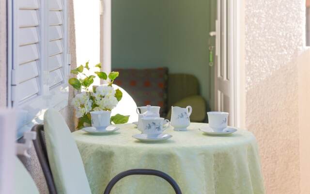 Goran - in the Center of the City - A3-zeleni