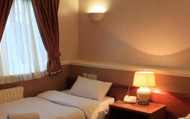 Pines Hotel Luton Airport