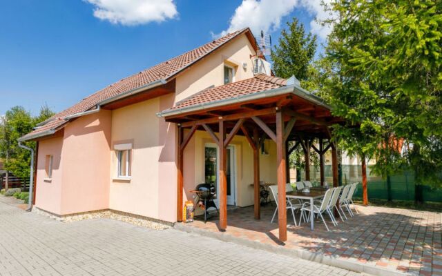 House Pyrus Balatonmariafurdo