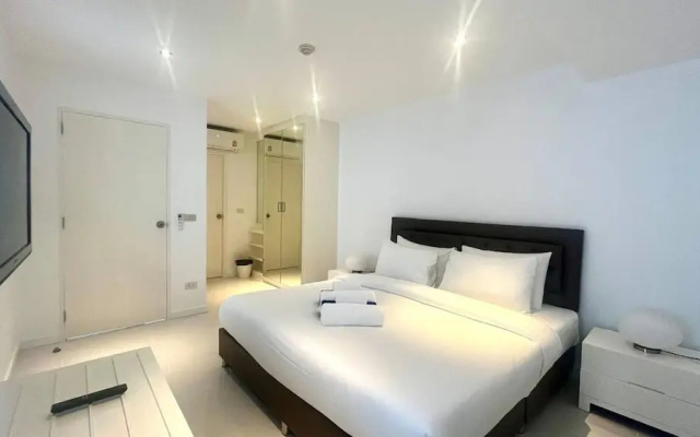 B14 - 2 Bedroom Condo With Pool Access, Karon Beach