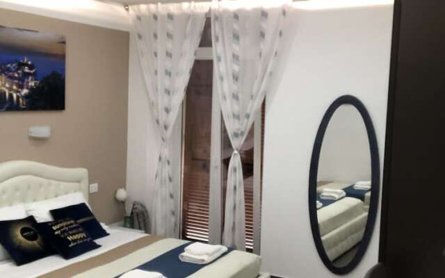 Ari Guest House