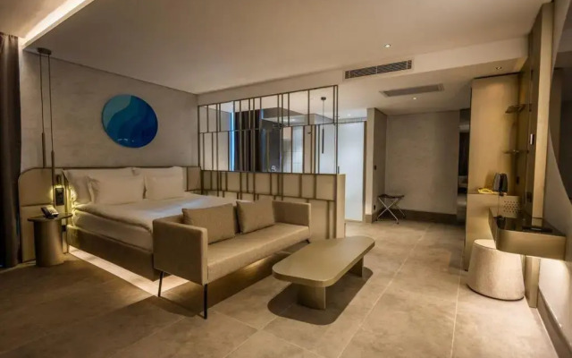 Four Hills Hotel