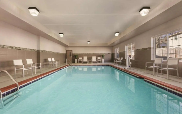 Country Inn & Suites by Radisson, London, KY