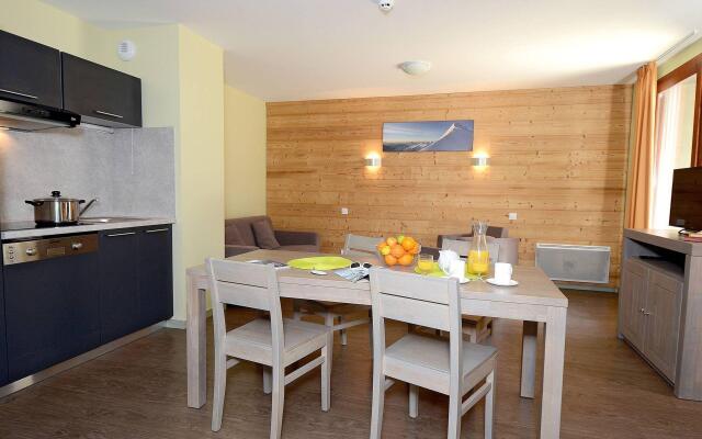Modern Studio With a Dishwasher in the Center of Vaujany
