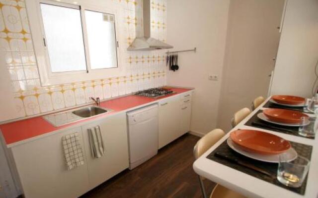 Near Clot & Sagrada Familia Apartment