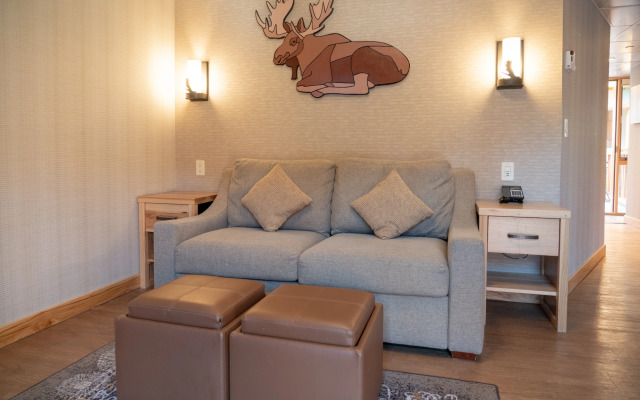 Moose Hotel And Suites