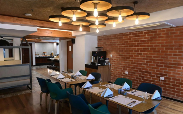 Golden Tulip Vagator