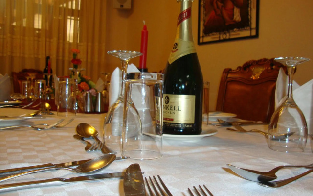 Hennessis Hotel