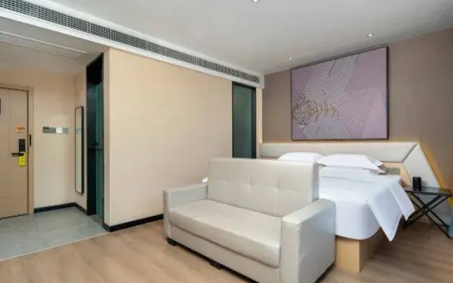 IU Hotel (Batang County 318 National Road Branch)
