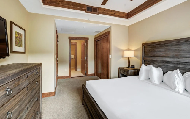 One Ski Hill Place S8421