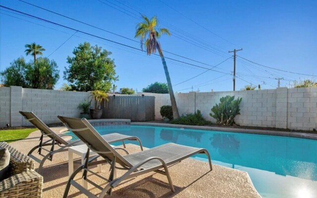 Amazing 4-bdrm W/backyard Paradise in Scottsdale!