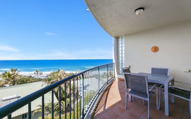 Stunning top floor Sunshine Beach Getaway! Unit 7 Vista Pacific 12 Bryan Street – Balcony – Sunshine Beach