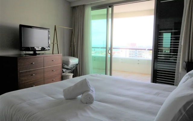 Seascape Apartment (Pullman 10D)