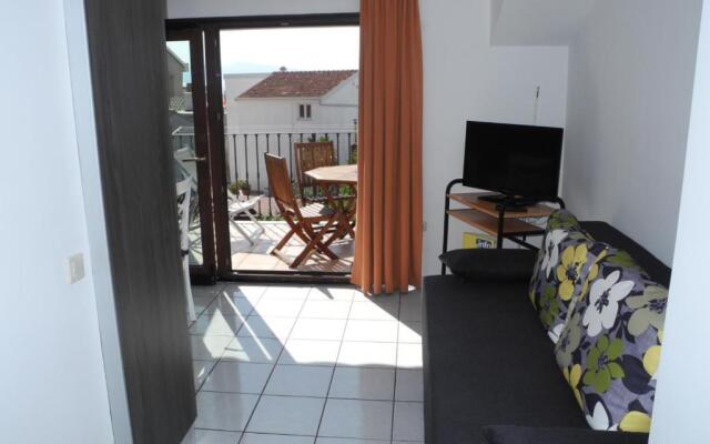 Apartment Damir with Sea View 22 pax