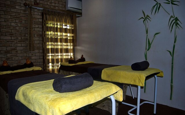 Waterfront Country Lodge