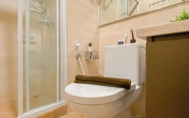 Modern And Spacious 2Br Apartment Green Bay Condominium