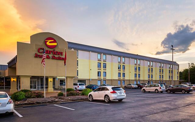 Clarion Inn & Suites Near Downtown