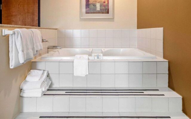 Comfort Suites Louisville East